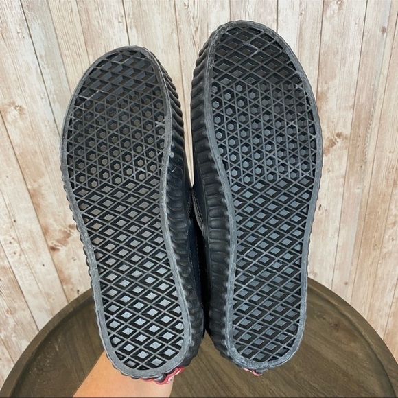 Vans Marvel Black Widow Classic Slip On Shoe Size 5.5 Women - Picture 12 of 13